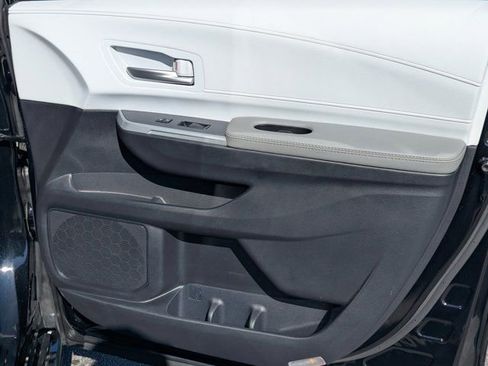 Used 2025 Toyota Sienna XLE image 13