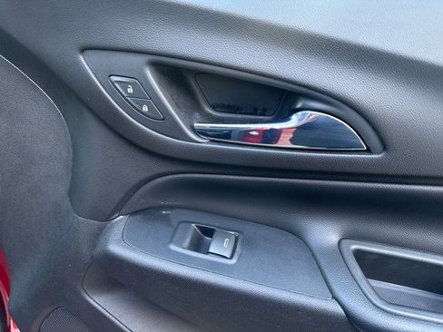 Used 2018 Chevrolet Equinox LT image 45