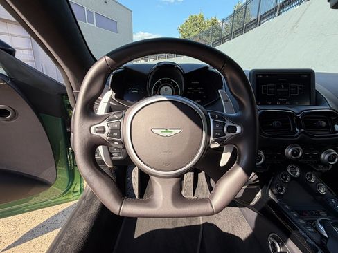 Used 2023 Aston Martin V8 Vantage Coupe RWD image 11