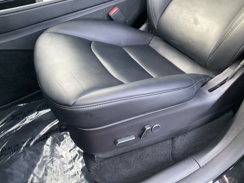 Used 2022 Tesla Model Y Performance image 31