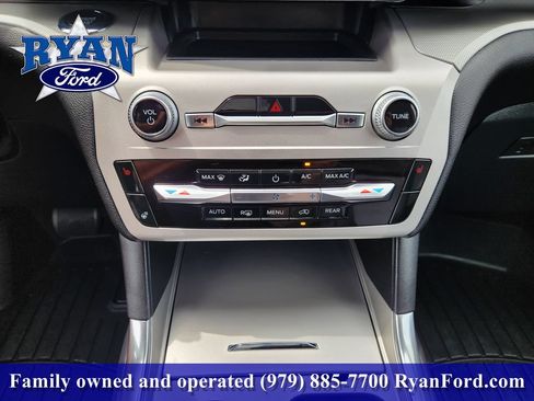 Certified 2022 Ford Explorer XLT w/ Equipment Group 202A RWD image 14