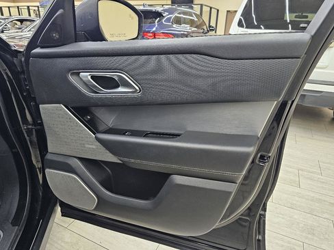 Used 2018 Land Rover Range Rover Velar R-Dynamic SE AWD/4WD image 38