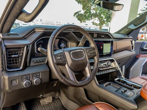 Used 2025 GMC Sierra 2500 Denali Ultimate image 16