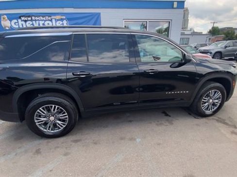 Certified 2025 Chevrolet Traverse LT image 9