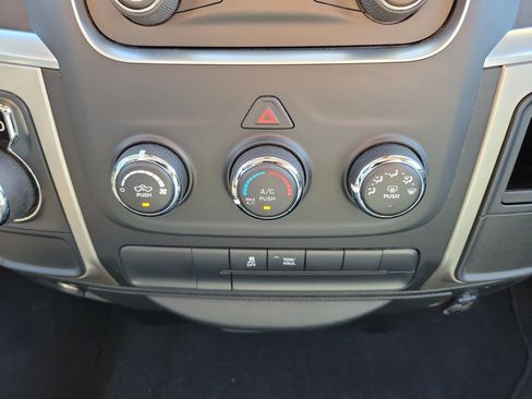 Used 2019 RAM 1500 Classic SLT image 32