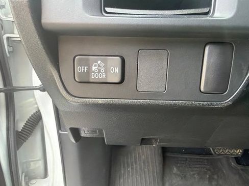 Used 2017 Toyota Tacoma SR5 w/ Tow Package AWD/4WD image 6