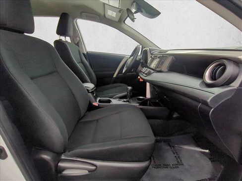 Used 2018 Toyota RAV4 LE FWD image 24