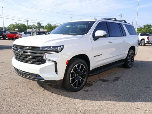 Used 2021 Chevrolet Suburban RST w/ Luxury Package AWD/4WD image 34