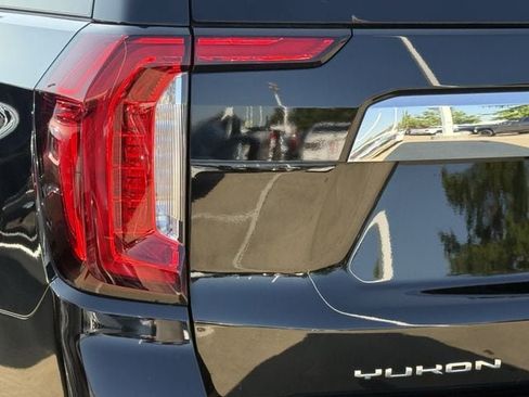 Used 2021 GMC Yukon SLT w/ SLT Premium Package RWD image 6