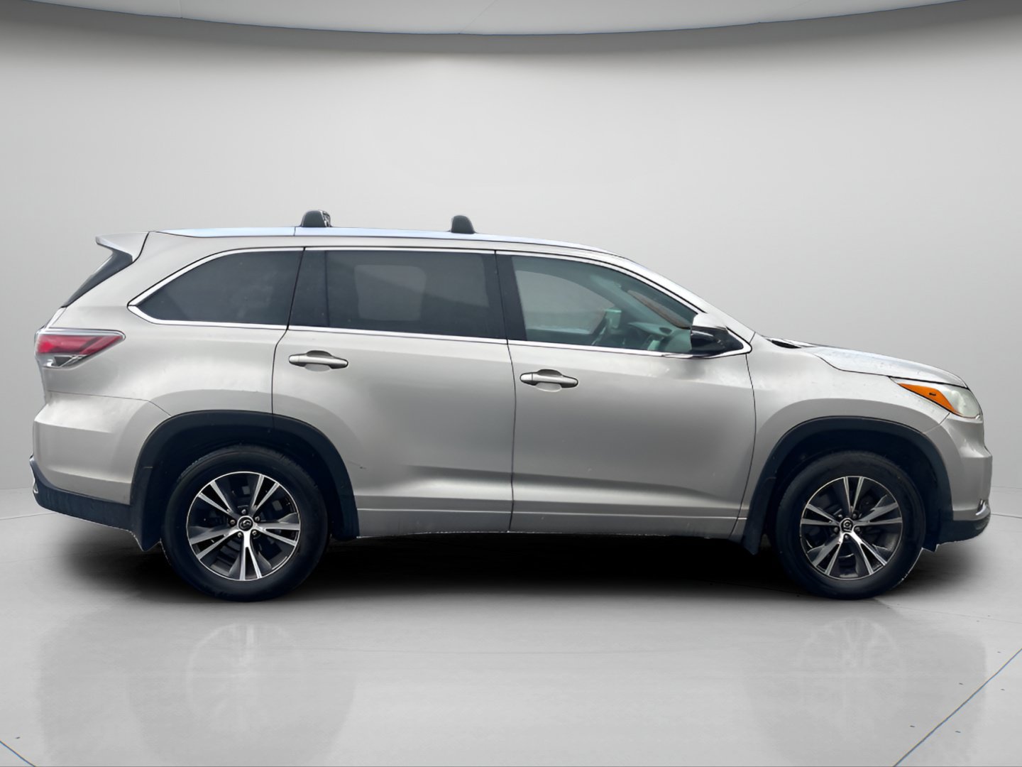 Used 2016 Toyota Highlander XLE AWD/4WD image 4