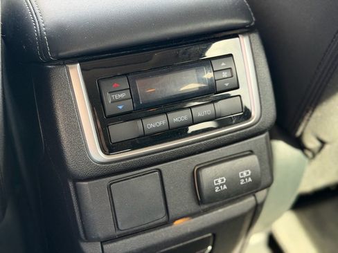 Used 2019 Subaru Ascent Premium AWD/4WD image 28