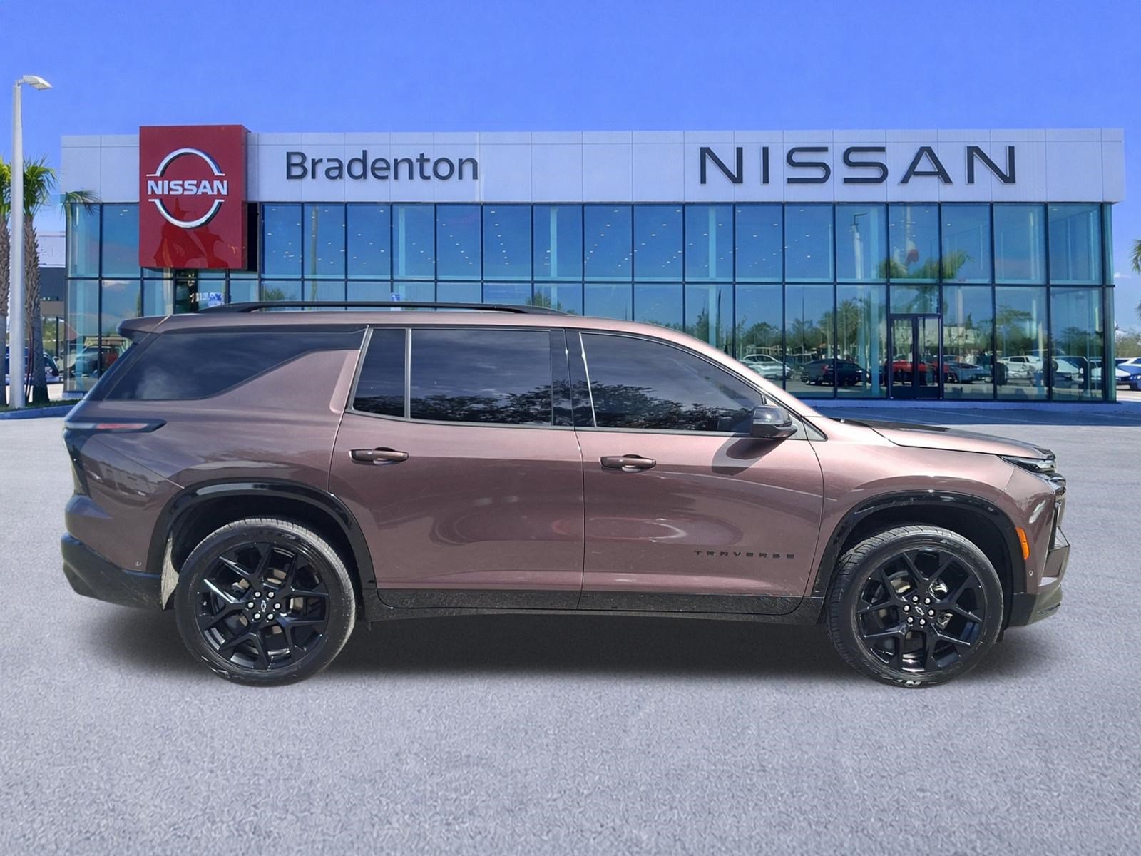 Used 2024 Chevrolet Traverse RS w/ LPO, Floor Liner Package FWD image 4