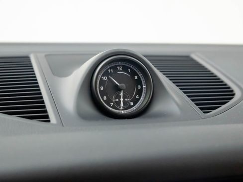 Certified 2026 Porsche Macan AWD/4WD image 28