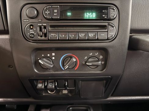 Used 2004 Jeep Wrangler 4WD w/ Dual Top Group image 21