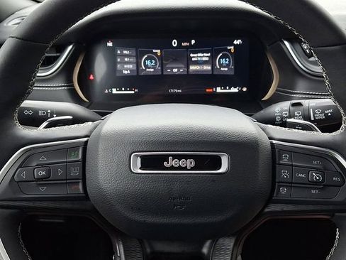 Used 2024 Jeep Grand Cherokee Laredo w/ Luxury Tech Group I image 19