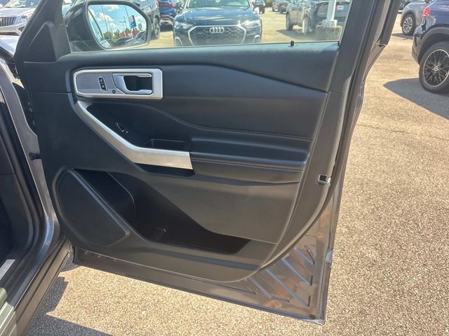 Used 2023 Ford Explorer Limited w/ Equipment Group 301A AWD/4WD image 24