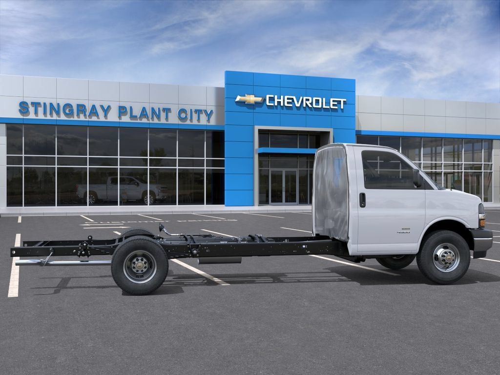 New 2026 Chevrolet Express 3500 w/ Power Convenience Package RWD image 5