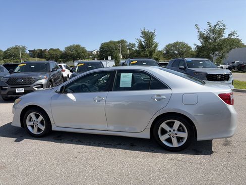 Used 2014 Toyota Camry SE FWD image 28