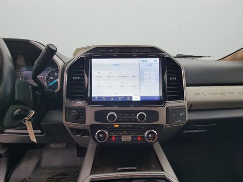 Used 2022 Ford F350 Lariat w/ Chrome Package image 19