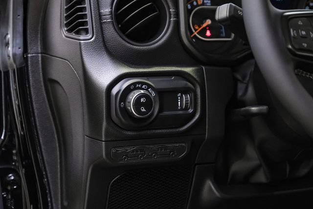 Used 2025 Jeep Gladiator Sport AWD/4WD image 65