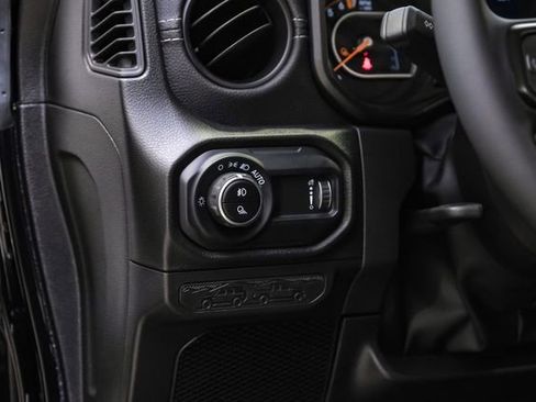 Used 2025 Jeep Gladiator Sport image 65