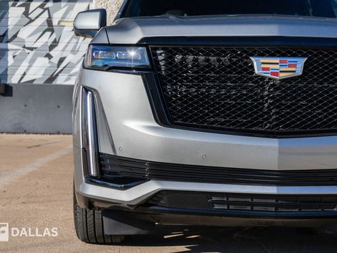 Used 2023 Cadillac Escalade Sport Platinum image 4