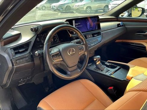Used 2025 Lexus ES 350 w/ Premium Package FWD image 3