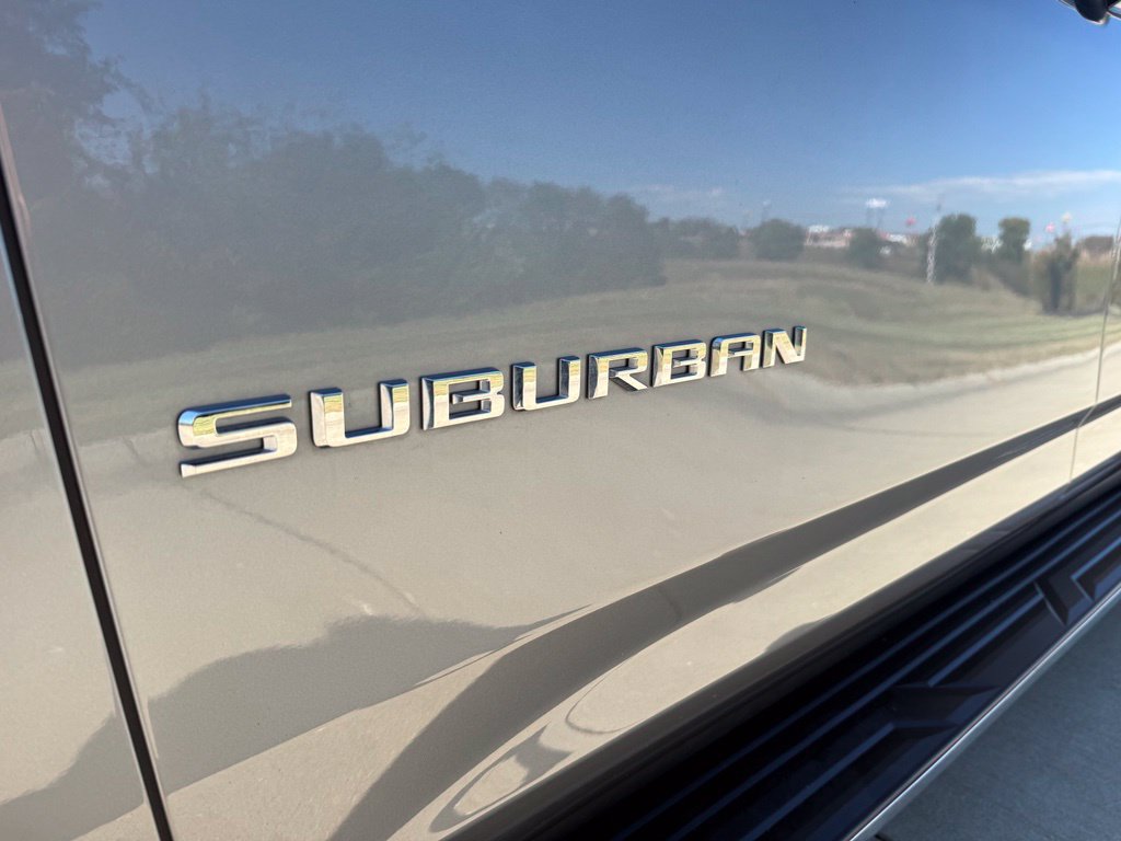 Used 2026 Chevrolet Suburban Premier AWD/4WD image 11