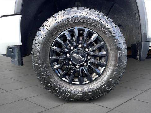 Used 2023 Chevrolet Silverado 2500 LTZ w/ LTZ Plus Package image 10