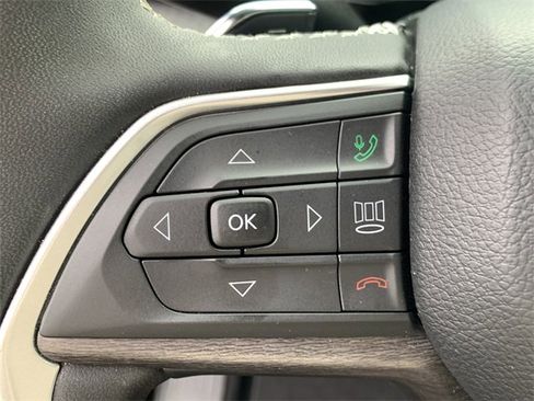 Certified 2025 Jeep Grand Cherokee Limited w/ Black Appearance Package image 25