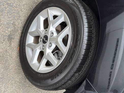 Used 2023 Kia Soul LX w/ LX Technology Package image 13