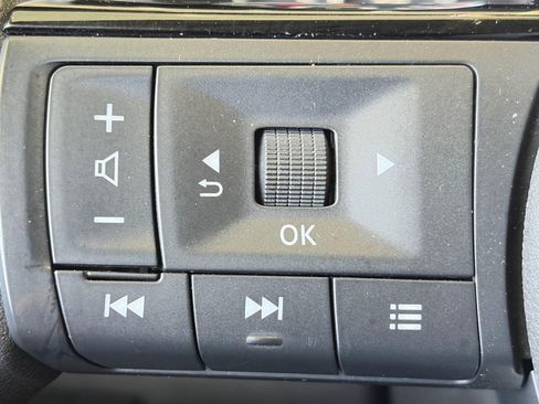 Used 2023 Nissan Rogue SV FWD image 30