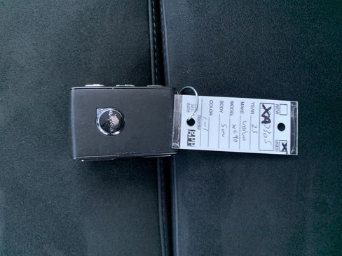 Used 2025 Volvo XC40 B5 Plus image 37