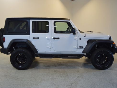 Used 2024 Jeep Wrangler Unlimited Sport AWD/4WD image 2