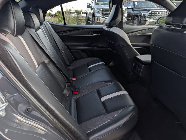 Used 2025 Toyota Camry SE w/ Convenience Package FWD image 30