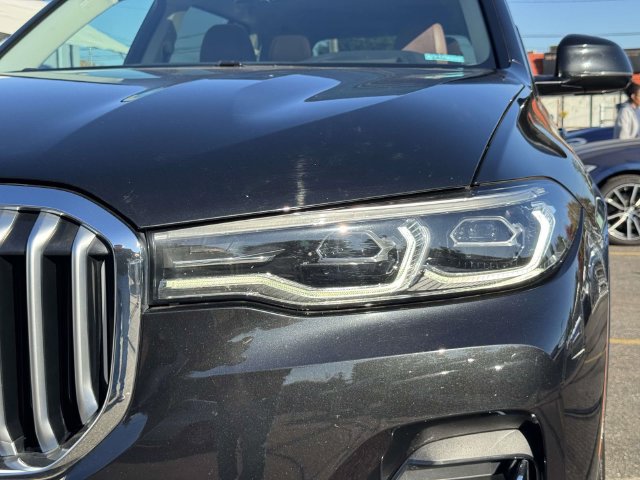 Used 2020 BMW X7 xDrive40i w/ Cold Weather Package AWD/4WD image 13