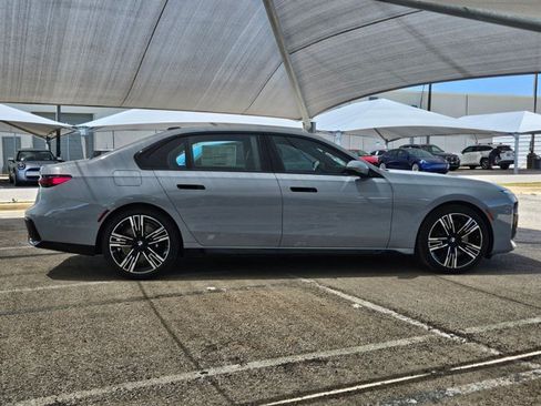 Used 2025 BMW 740i RWD image 8