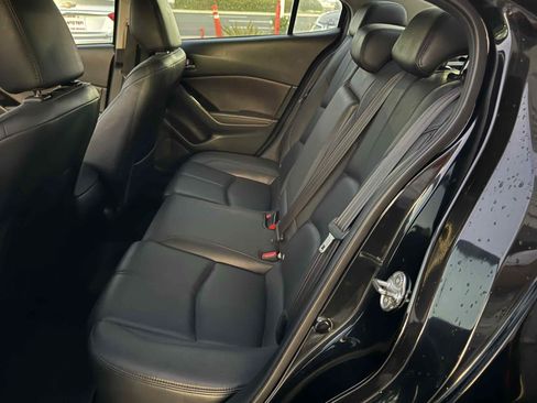 Used 2018 MAZDA MAZDA3 Touring FWD image 19