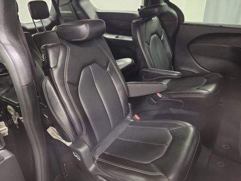 Used 2025 Chrysler Pacifica Select FWD image 34