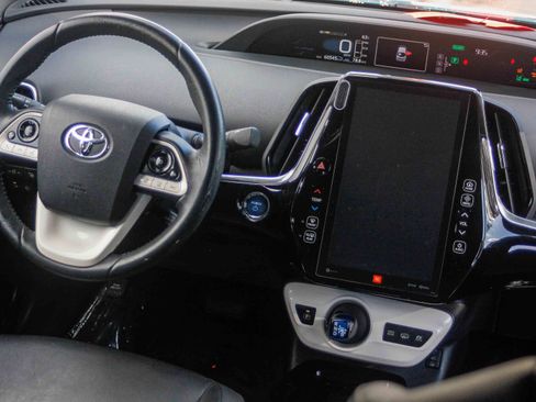 Used 2017 Toyota Prius Prime Advanced image 12