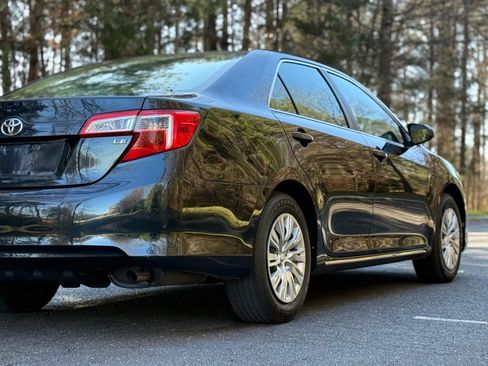 Used 2012 Toyota Camry LE image 5