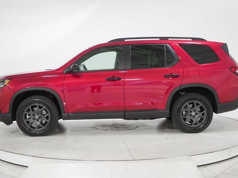 Certified 2025 Honda Pilot TrailSport image 6