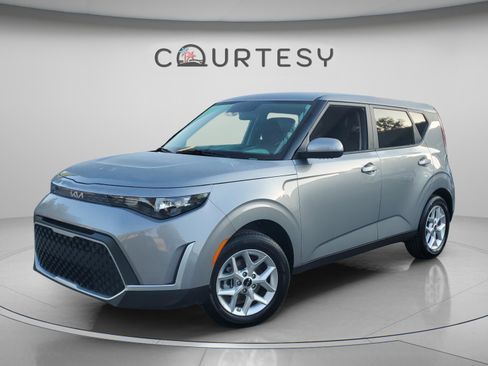 Certified 2025 Kia Soul LX w/ LX Technology Package FWD image 1