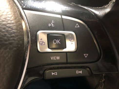 Used 2019 Volkswagen Tiguan SEL R-Line AWD/4WD image 17