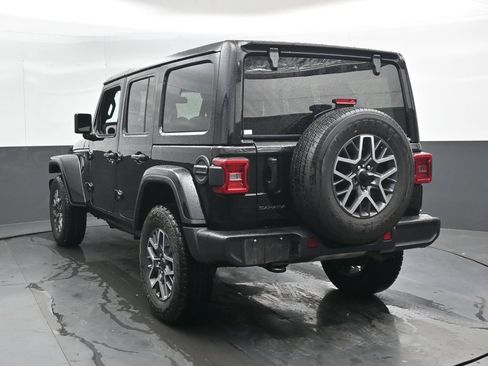 Used 2025 Jeep Wrangler Unlimited Sahara AWD/4WD image 9