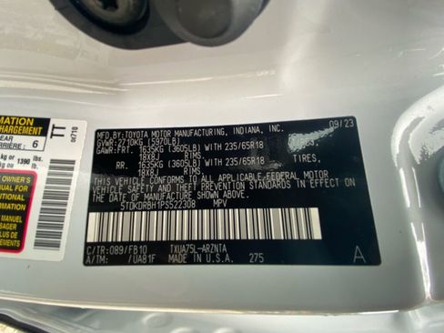 Used 2023 Toyota Highlander LE image 26