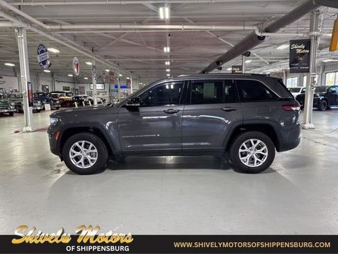Used 2022 Jeep Grand Cherokee Limited image 2