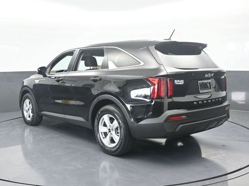 Used 2022 Kia Sorento LX image 4