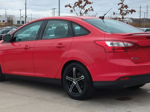 Used 2014 Ford Focus SE w/ SE Sport Package image 3