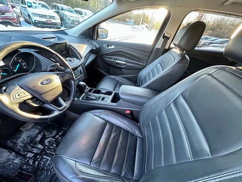 Used 2017 Ford Escape Titanium image 2